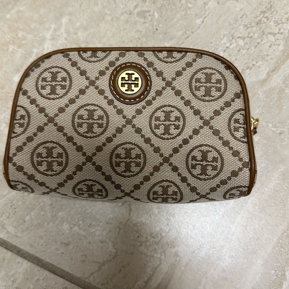 Cosmetic pouch